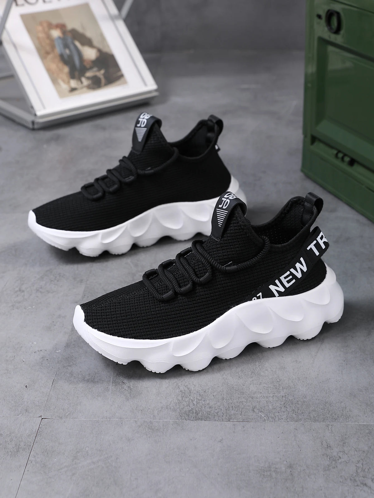Men's Large Size Outdoor Hiking And Running Shoes Comfortable Casual Versatile Fashionable Sports Shoes for Couples Training