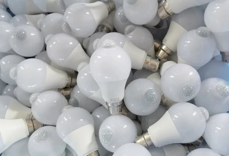 220V Motion Activated 12W Smart Bulb PIR Motion Sensor ON/OFF Home Lights Lamp LED Light Bulb with Motion Sensor