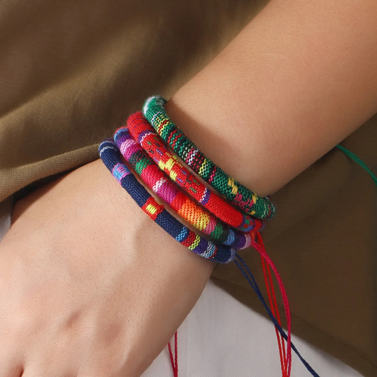 24pcs Bohemian 2 Style Woven Bracelets Set, Random Colorful Cloth Art Friendship Surf Bracelet For Men Women