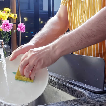 Silicone Sink Splash Guard Kitchen Sink Washbasin Water Barrier Sink Splash Cover with Suction Cup Kitchen Utensils