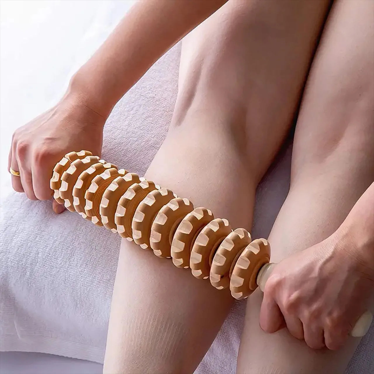 Full Body Massager Fascia Massage Tool Anti-slip Ratcheted Wooden Handle for Arms Legs Hips Soft Rolling Massage