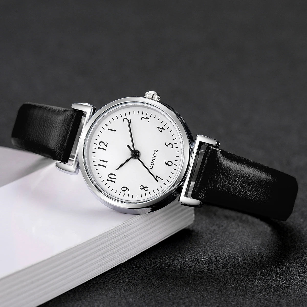 Fashion Small Dial Women Watches Simple Leather Band Analog Quartz Wristwatch for Ladies Clock Reloj Mujer（Without Box）