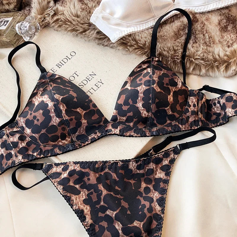 Summer Women Underwear Set Sexy Silken Triangle Cup Wireless Bras French Bralette Seamless Intimates Bra and Thong Lingerie Set