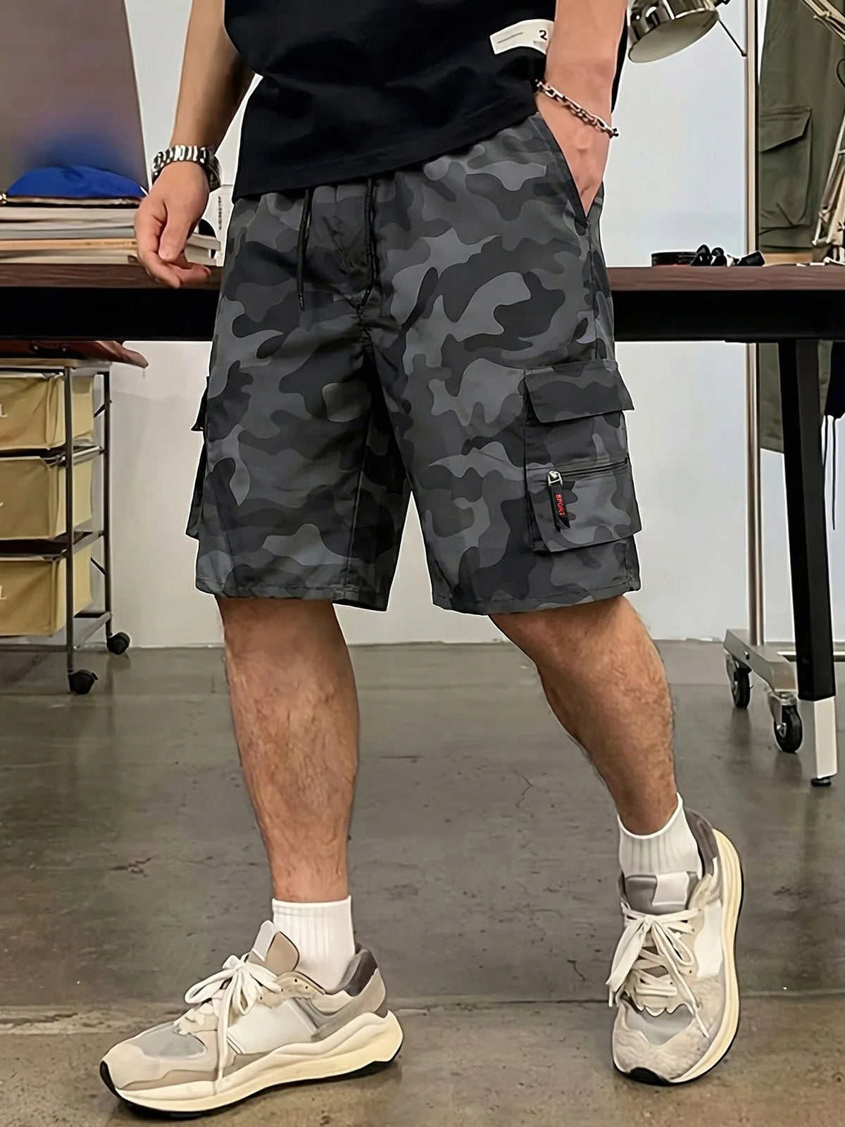 Men's Straight Cargo Shorts Lightweight Breathable Solid Color Drawstring Waist with Zipper Pockets Casual Summer Short Pants
