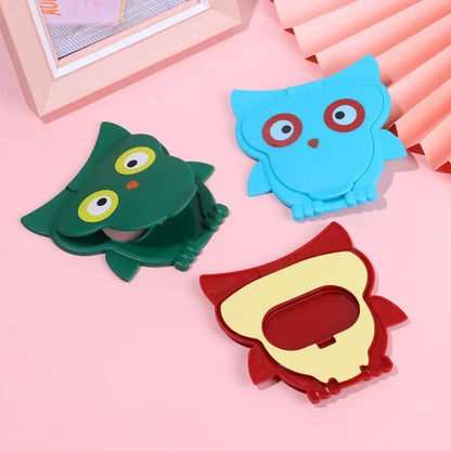 1Pcs Cartoon Reusable Unisex Portable Tissues Cover Self-Adhesive Flip Cover  Wet Wipes Lid