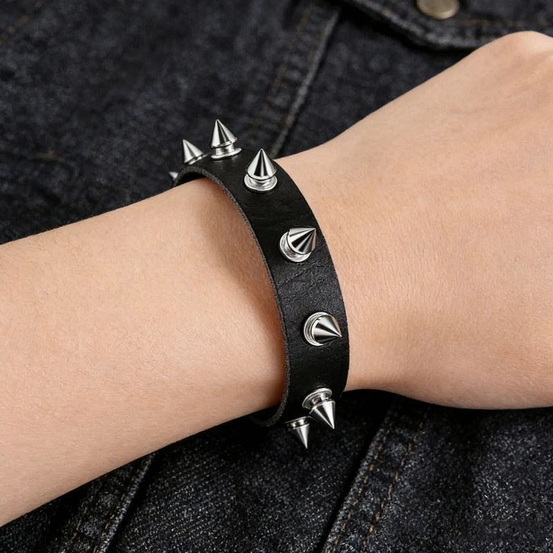 T5UF Stylish Punk Rock Bracelet Square Rivets Punk Wristband Trendy Gothic Jewelry Suitable for Individuality and Comfort