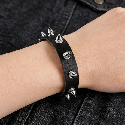 T5UF Stylish Punk Rock Bracelet Square Rivets Punk Wristband Trendy Gothic Jewelry Suitable for Individuality and Comfort