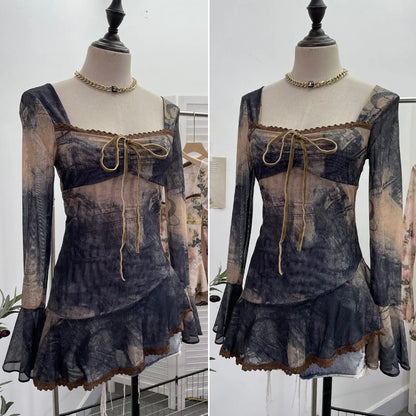 Women‘s Retro Chic French Square Neck Lace-Up Bell Long Sleeve Top Personalized Smudged Print Irregular Hem Sweety Shirt 9980