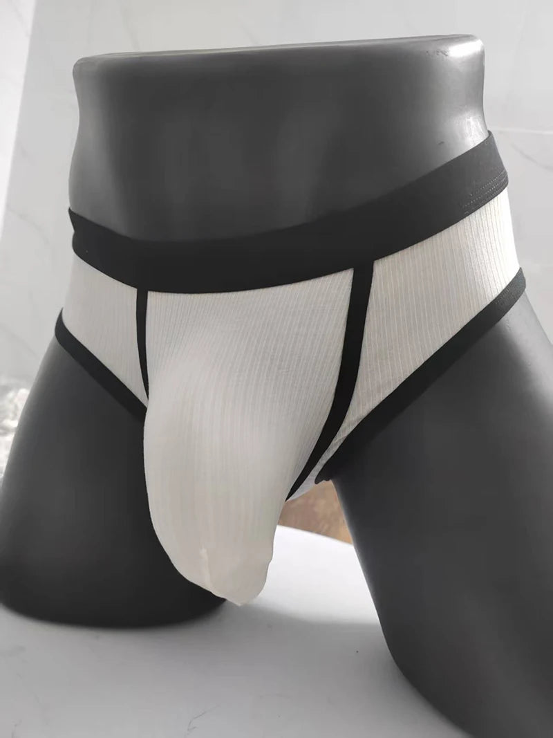 Men's briefs with large pockets are very sexy. Large-space sports underwear for men