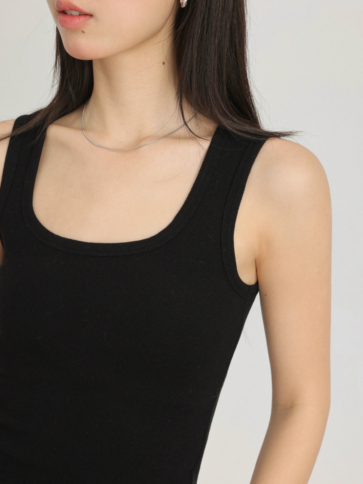 Spring Women U-Neck Knit Tank Top Cashmere-Like Fabric Elastic Slim Fit Sleeveless Camisole Solid Color Base Layer Stylish Vest