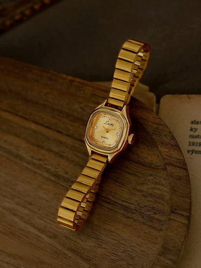 1. New French-Style Retro Exquisite Gold Square Small Dial Women's Watch, Fashionable, Simple, Luxurious, Elegant, Compact, Waterproof, with Stainless Steel Strap, Classic Women's Quartz Watch Suitable for Daily Wear, Dinner