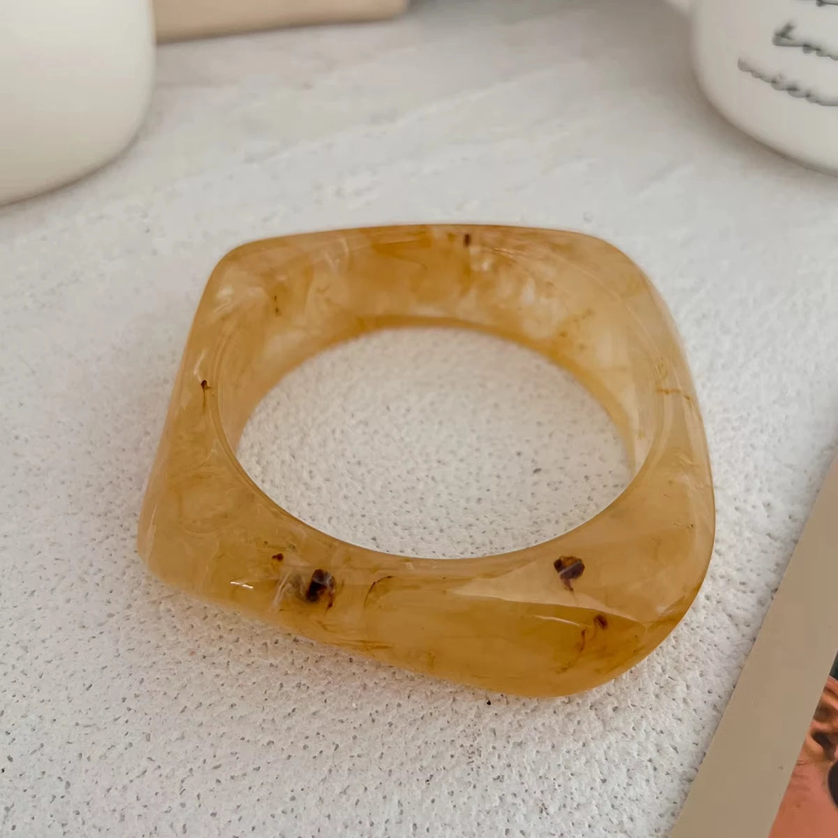 Wide Geometric Smuding Acrylic Bangles for Women Europe and America Vintage Resin Cuff Bracelets Chunky Wristband Hand Accessory