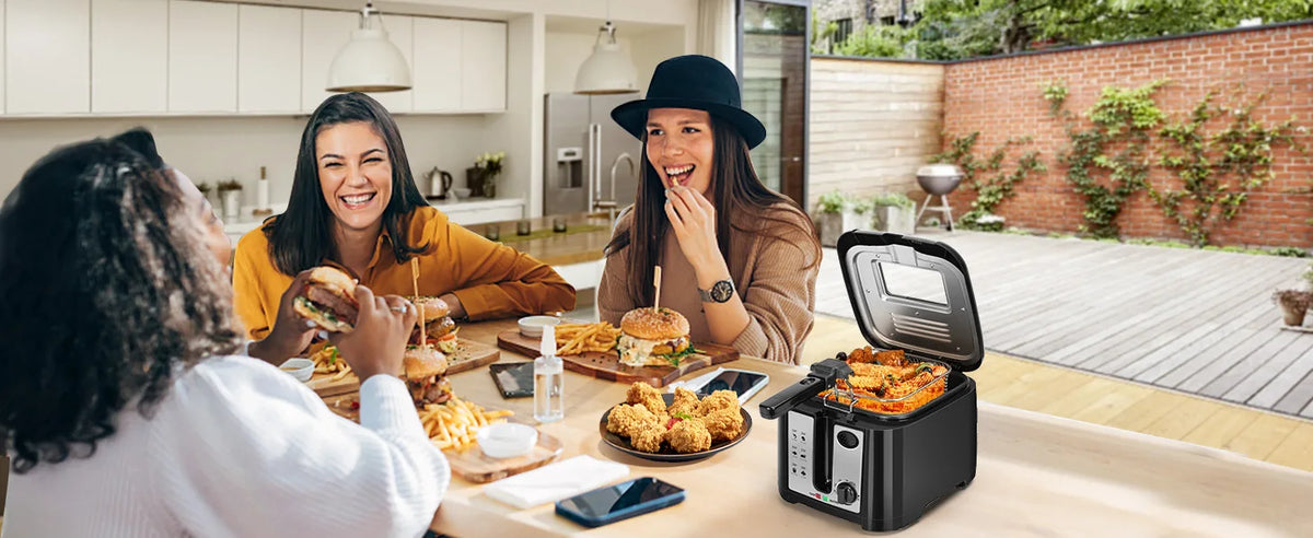 Aigostar Deep fryer with 2.5 l capacity, 1650 W, BPA-free deep fryer with viewing window, temperature control and display, black