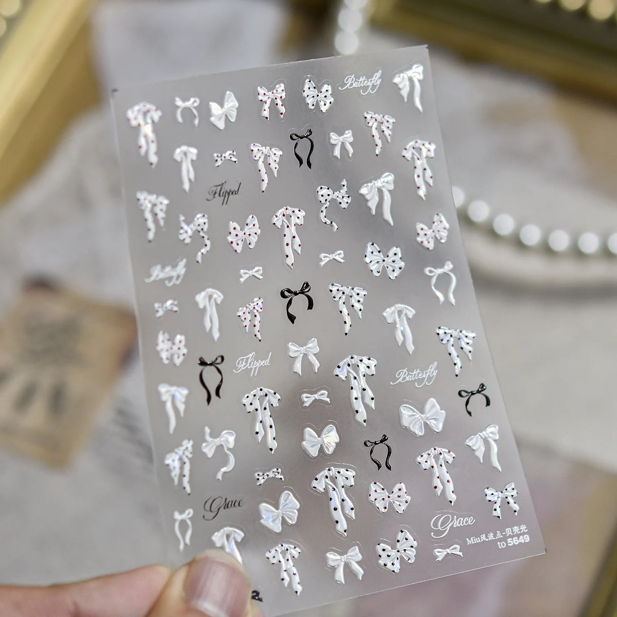 Christmas Nail Stickers Luxury Crystal Diamond Cartoon Bear Tree Apple Back Glue Nail Art Stickers DIY New 3D Nails Decorations