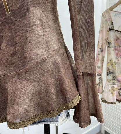 Women‘s Retro Chic French Square Neck Lace-Up Bell Long Sleeve Top Personalized Smudged Print Irregular Hem Sweety Shirt 9980