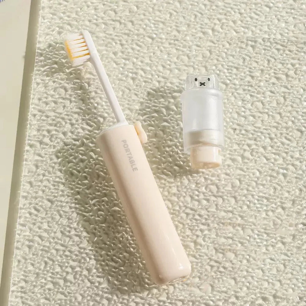 Foldable 2-in-1 Toothbrush Set with Toothpaste Storage - Compact Essential for Business Travel